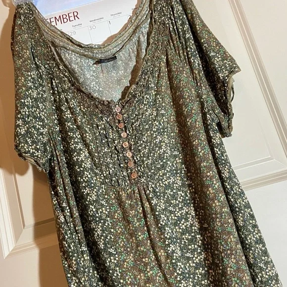 Faded glory sz-12/14, pheasant top- subtle colors, faux buttons, pleated bodice - Picture 12 of 16